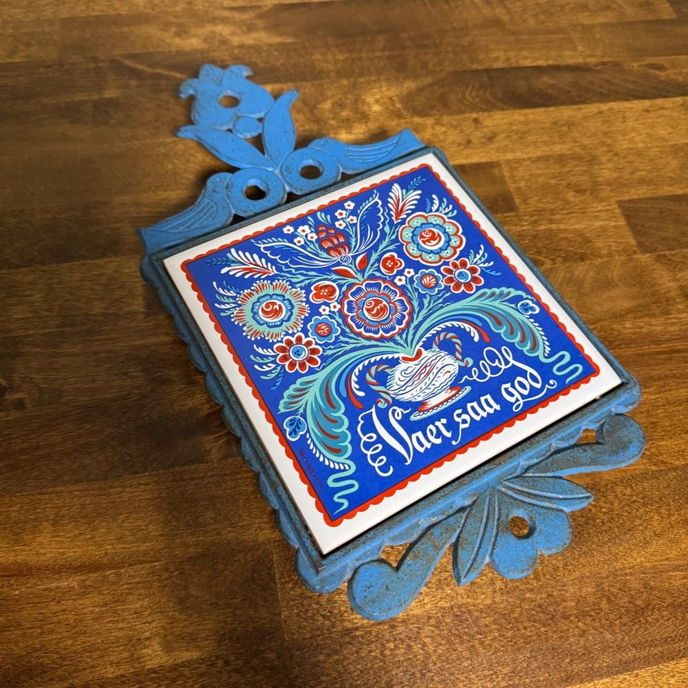 vintage Berggren Bergquist Imports Swedish Art Tile Trivet
Cast Iron & Ceramic